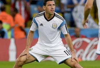 Chiến thuật poker trực tuyến kết hợp phân tích lich ngoai hang anh giúp tăng cơ hội chiến thắng mỗi ngày